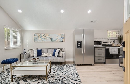 Kipling House | Updated Clean Retreat Next to Beautiful Creek and Trail