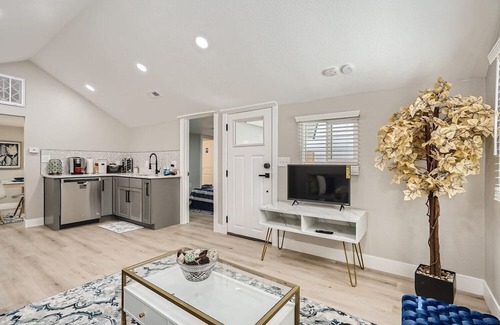 Kipling House | Updated Clean Retreat Next to Beautiful Creek and Trail