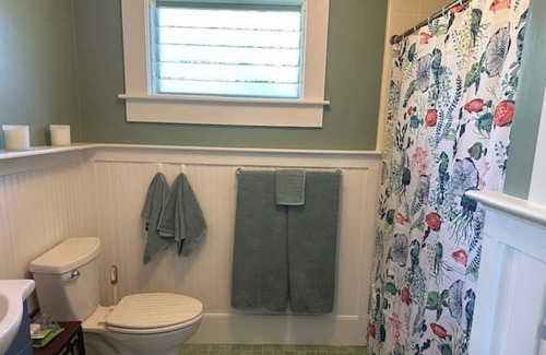 Pahoa Cottage | Da Jungalow sleeps 4, 10 minutes from Pahoa town, Kalapana and Black Sand Beach!
