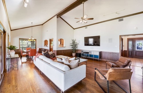 Bastrop House | The Tarcoola Ranch by Lodgewell - Riverfront Ranch - Have a g' day and g' night there