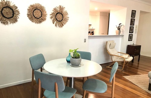 Kangaroo Point Apartment | 2BR Lovely River Retreat ⛵️Pool💦Wine🍷Gym💪Netflx