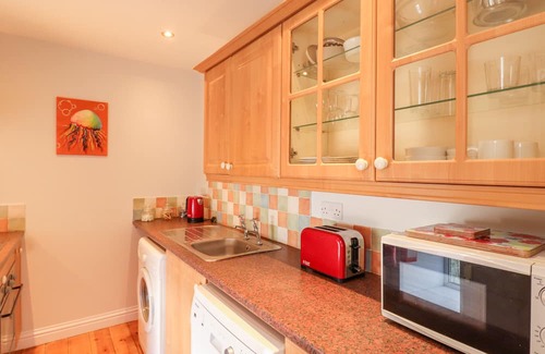 Palnackie Cottage | SHETLAND COTTAGE, pet friendly, with hot tub in Dalbeattie