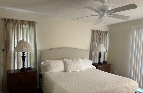 Crescent Lakes House | Lots of Privacy On A Lake 20 Minutes From Disney With A Private Pool!