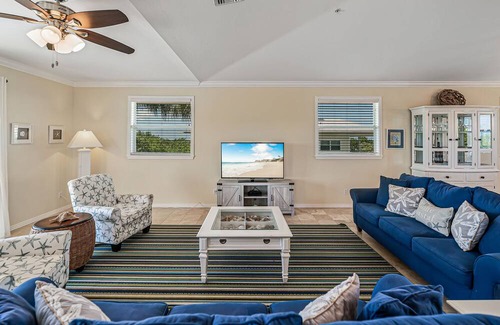 Captiva House | Captivation - Sunrise-to-sunset views–walk to beach– 2 golf carts, bikes, pool