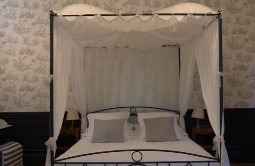Marcilloles Bed & Breakfast | Château de la Rochetière