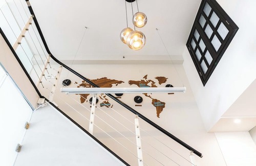 Shanghai Apartment | Shanghai Hills & Gefii Space Dinosaur