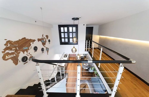 Shanghai Apartment | Shanghai Hills & Gefii Space Dinosaur