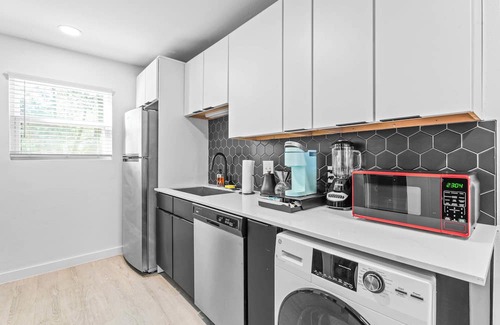 Travis Heights Apartment | Prime Soco Cute Studio w Laundrywifi 7 Min to DT