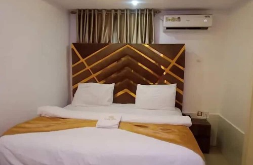 Alimosho Hotel | White Chase Hotel and Suites