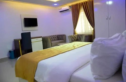 Alimosho Hotel | White Chase Hotel and Suites