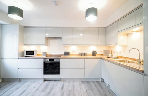 Montrose Apartment | Erskine & Gibson Apartments