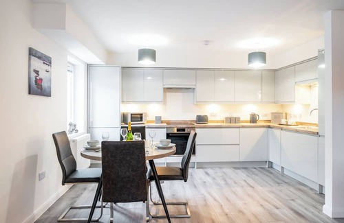 Montrose Apartment | Erskine & Gibson Apartments