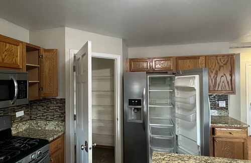 Shorewood House | Modern 4 Bedroom Private Vacation Home