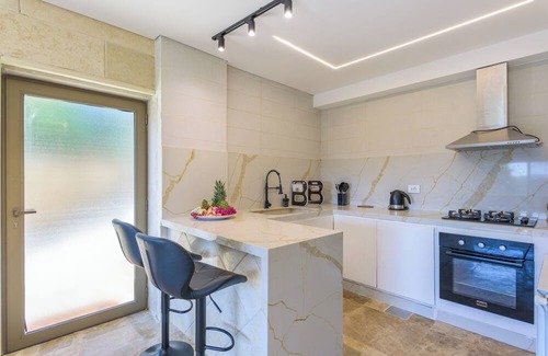 Kfardebian Apartment | L'Olivier - L'Auberge de Kour - 3-BR Villa W Private Pool