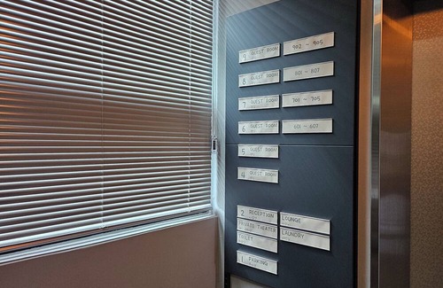 Seogwipo City Hotel | Red hat snail