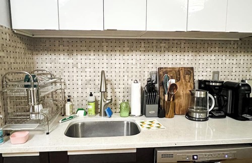 Clinton Hill Apartment | Spacious Bright 1BR in terrific Clinton Hill, Brooklyn with WiFi, Washer/Dryer