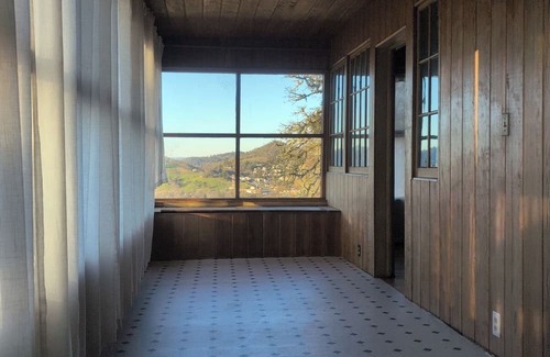 Roseburg House | Charming 3-bedroom house with WiFi and stunning views in lovely Roseburg
