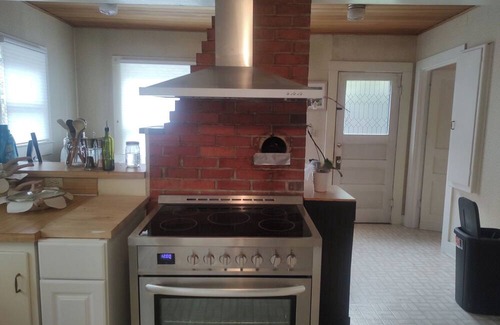 Roseburg House | Charming 3-bedroom house with WiFi and stunning views in lovely Roseburg