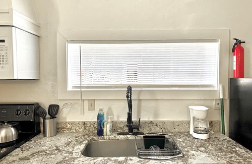 Central Oklahoma City Apartment | Updated Studio with Laundry + Full Kitchen 36B I Discount on Long Stays