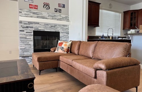 Silver Lakes Country Club House | PGA golf course condo on lake by Route 66, 2-bedrooms with WiFi, AC