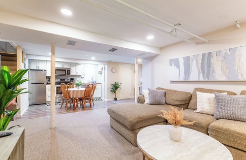 Bluemont House | Chic Stay With Jacuzzi, Firepit, Board Games in Central Ballston/DC area