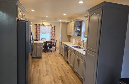 Neosho House | Spacious charming 5-bedroom 3 bath house in Neosho with game area