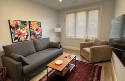 Bracondale Hill Apartment | Bright, cheerful , specious one-bedroom apartment