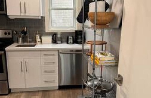 Bracondale Hill Apartment | Bright, cheerful , specious one-bedroom apartment