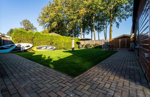Erm Ski Chalet | Drents Genieten in Grasheide: with private jacuzzi and infrared sauna.