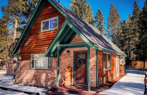 Tahoe Paradise Cabin | Charming Cherokee Cabin – Secluded Stay for 6 Just 10 Minutes to Tahoe!