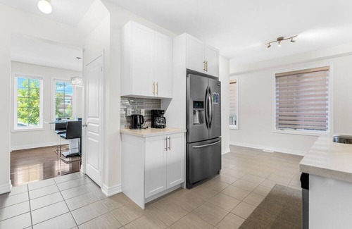 Vaughan House | Spacious 4 bedroom Escape Near Canada's Wonderland!
