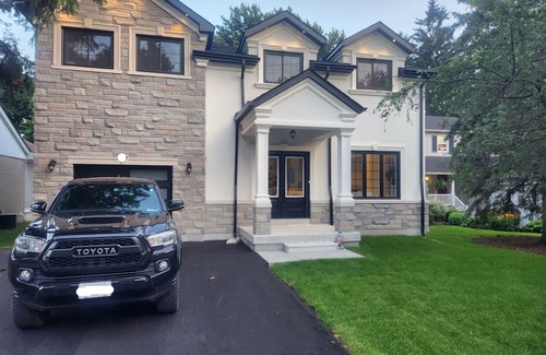 Newmarket Villa | Welcome to our luxurious villa in the heart of downtown Newmarket!