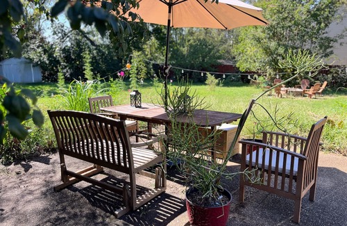 Radnor House | The BOHO Bungalow - NEW listing - Close to BNA, Broadway, Zoo, Opry and Geodis