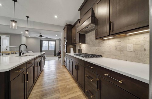 Charlotte House | Peaceful & Spacious Modern 4-bedroom townhome in Charlotte-Ideal for Groups