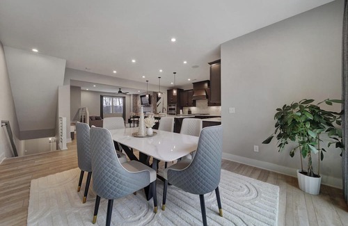 Charlotte House | Peaceful & Spacious Modern 4-bedroom townhome in Charlotte-Ideal for Groups