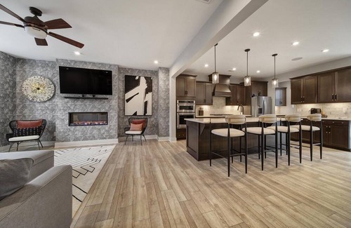 Charlotte House | Peaceful & Spacious Modern 4-bedroom townhome in Charlotte-Ideal for Groups