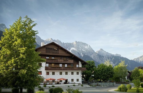 Obsteig House | Family apartment XL - s'ganz Groaße HP - DER STERN - Inn and country hotel since 1509