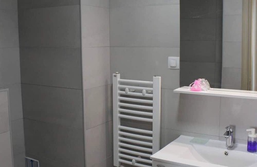 Skopje Region Apartment | Spacious 3-bedroom apartment with 2xAC, WiFi in superb Skopje