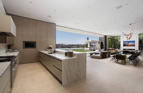 Beverly Hills House | Brand New immaculate modern home with incredible never to be disturbed panoramic views.