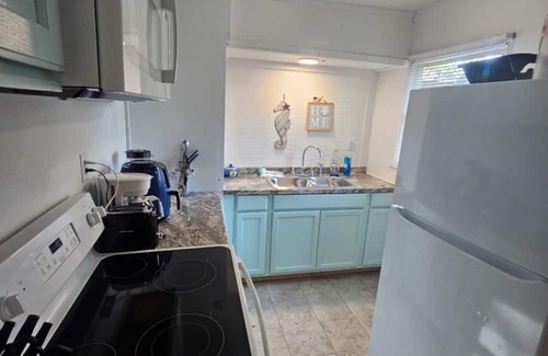 Marceline House | Charming 2-bedroom house with AC, WiFi in marvelous Marceline