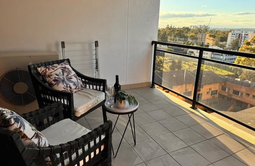 Parramatta Apartment | Central Parramatta Apt with AC Balcony Parking