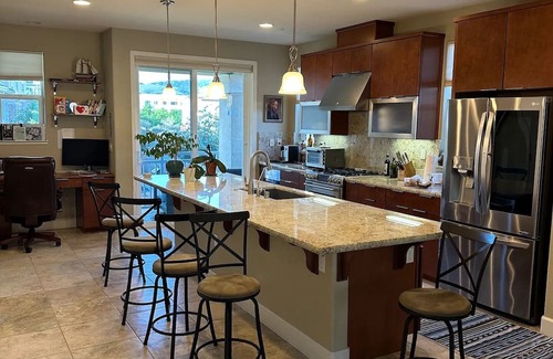 Edenvale House | Spacious 4-bedroom townhome with AC/pool/fitness room in charming San Jose