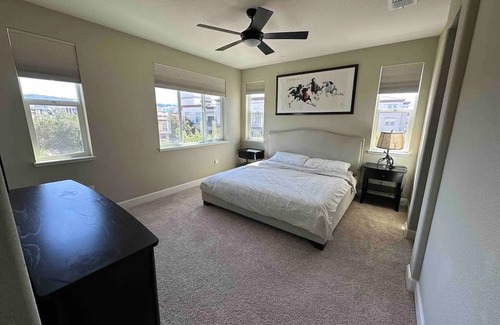 Edenvale House | Spacious 4-bedroom townhome with AC/pool/fitness room in charming San Jose