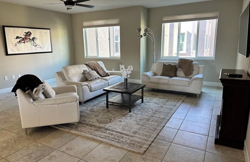 Edenvale House | Spacious 4-bedroom townhome with AC/pool/fitness room in charming San Jose