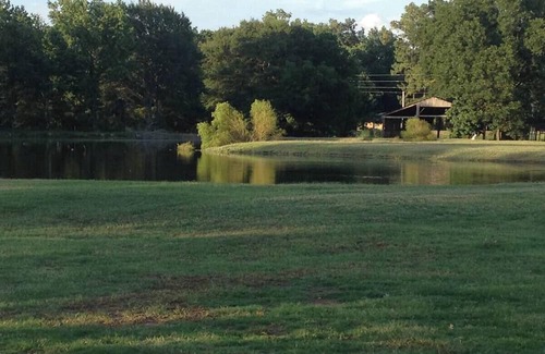 La Grange Cabin | Rustic Country Getaway cabin in Arkansas - 2 bedrooms