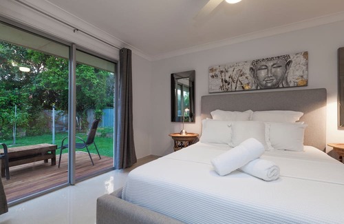Mermaid Waters House | Coco Bella-5 min walk to beach Cafes & shops Family friendly great value