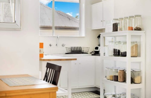 Fitzroy North Apartment | Quaint 2 Bedroom Fitzroy Apartment Free WiFi