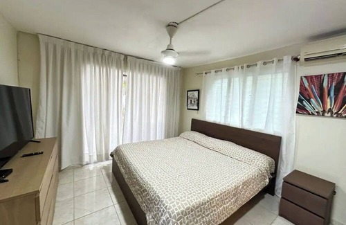 Montellano House | The Stars Oasis - Serene 3 Bedroom Home w/ Jacuzzi