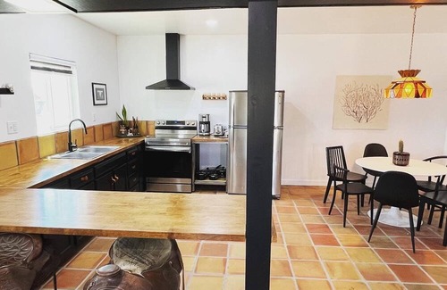 Marfa Apartment | PikPak D- Tuff's Place- Sleeps 6- EV charging