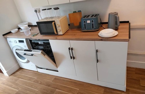Seisdon House | Birmingham Blissful Retreat with 3 Bedrooms